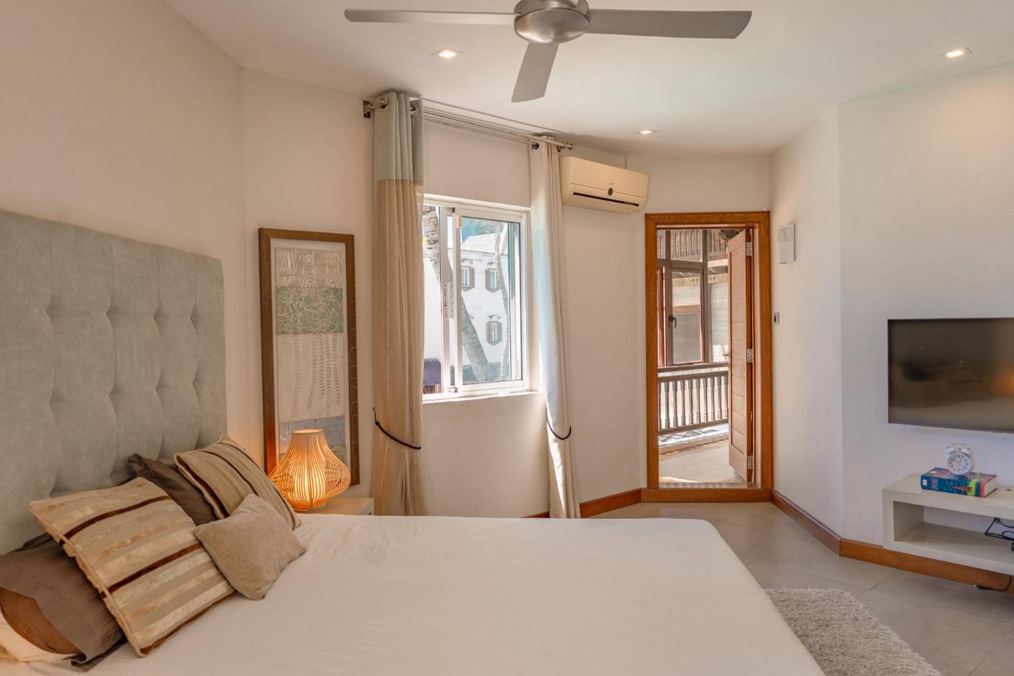 Beachfront Luxurious Stunning Sunset Boulevard Apartment, Grand-Baie Eksteriør billede
